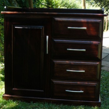 4 drawrs dark stained chest of drawers with cupboard