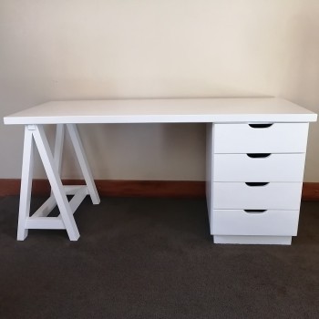 saligna painted white desk with relief handle and trestle leg