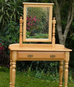 Traditional Cypress dressing table with turned legs and mirror