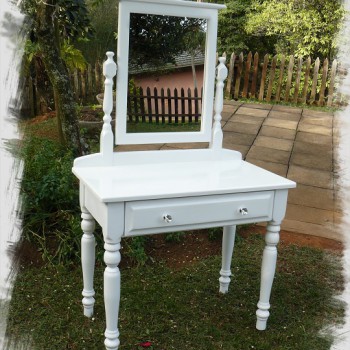 Simple dresser with large mirror on top