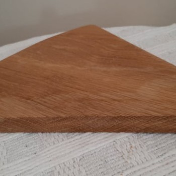 solid oak cheeseboard with syringaberry hand carved mouse detail