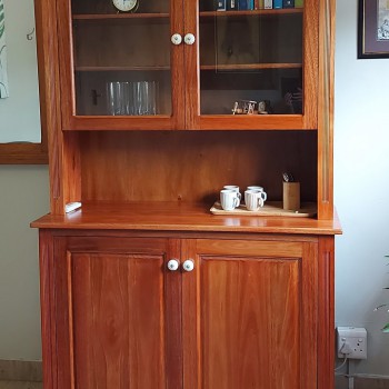 saligna server in honey oak finish