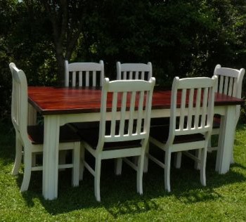 routered leg detail on a six seater dining table with matching chairs