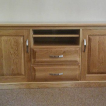 Oak TV cabinet with shelves and drawers